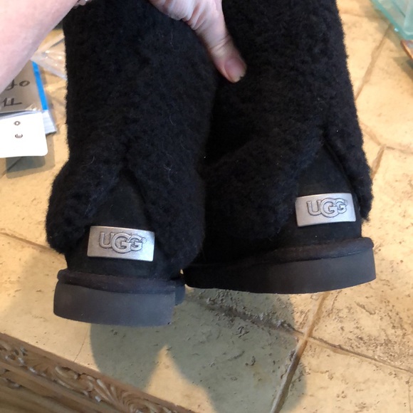 Ugg Boots Like new. Size 7 Women’s. Black - Picture 5 of 6